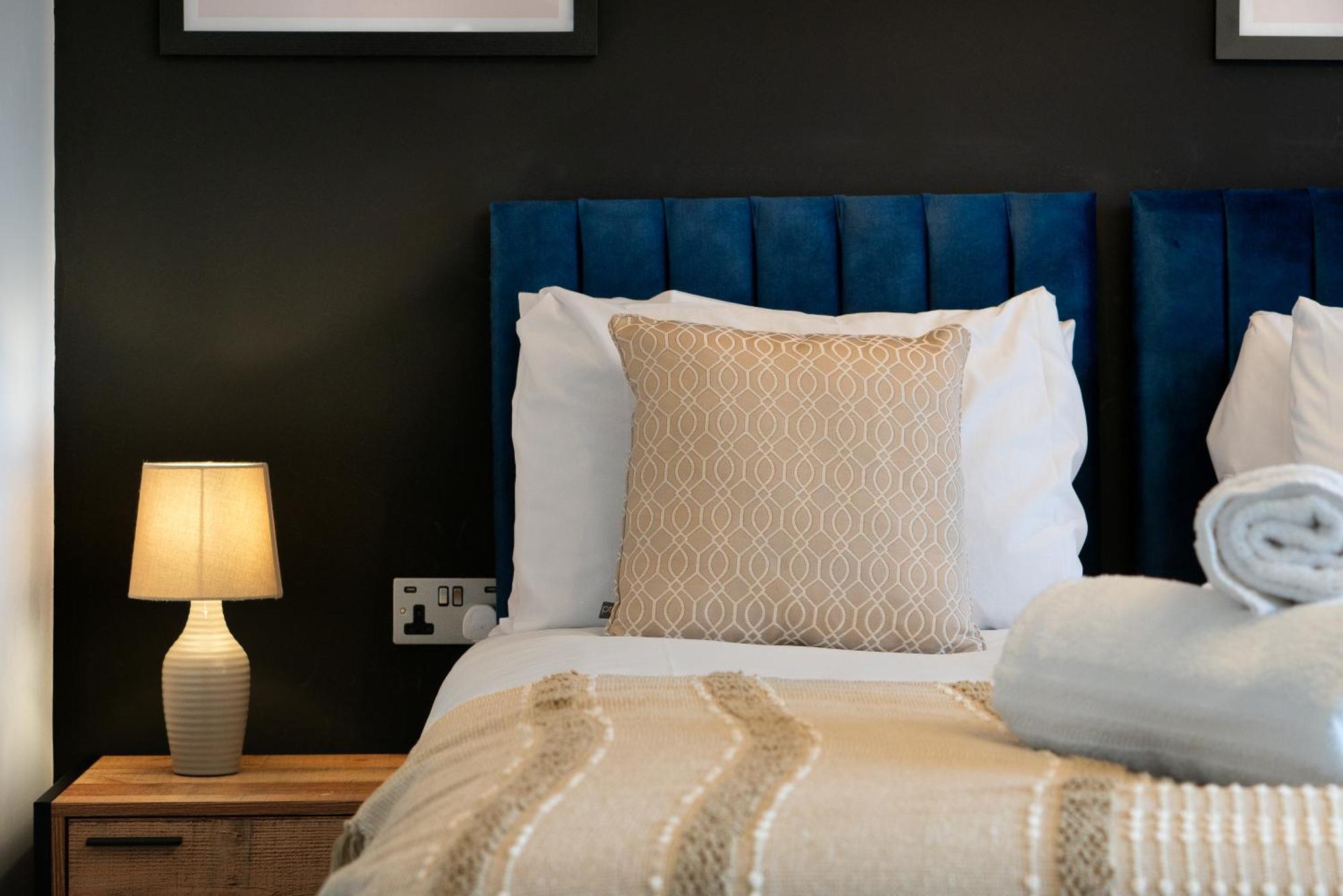Newark House Premium Apartments With Sofa Beds - Wifi - Free Parking - Perfect For Contractors! Peterborough Exteriör bild